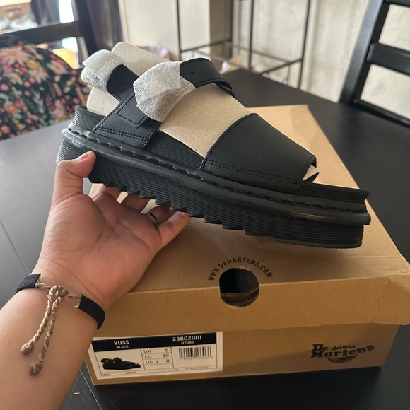 Dr. Marten’s size 8 - Picture 3 of 4